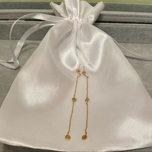 (NEW!) Gold plated dangle earrings